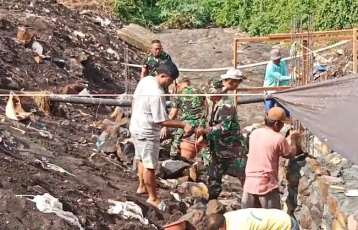 Sinergi TNI, Rakyat, dan Pekerja: Gotong Royong Bangun Jembatan Beton, Solusi Transportasi Warga Girian Indah
