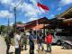 Kobarkan Semangat Nasionalisme, Kodim 1202/Singkawang Bersama masyarakat Hiasi Kampung dengan Pemasangan Bendera Merah Putih.
