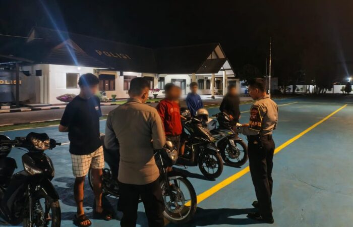 Lima Pelajar Nongkrong dengan Knalpot Brong, Pamapta Polres Sekadau Beri Pembinaan