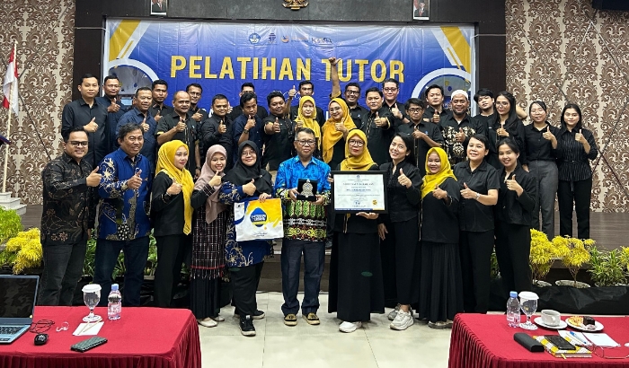 Staf Ahli Bupati Sintang Helmi menghadiri acara Universitas Terbuka di Hotel My Home Sintang.