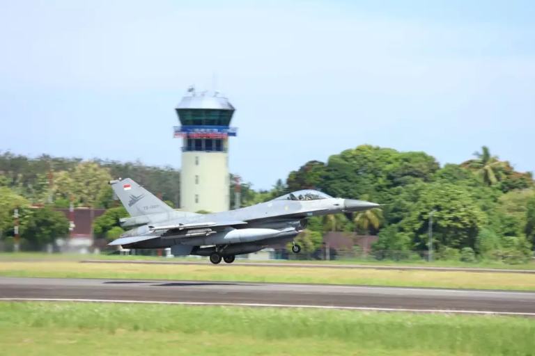 TNI AU mengerahkan lima F-16 di Manado
