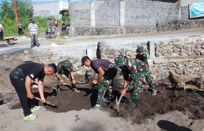 Karya Bakti Pembersihan Lokasi Pembangunan Jembatan Garuda, Wujud Sinergi TNI dan Masyarakat di Girian Indah